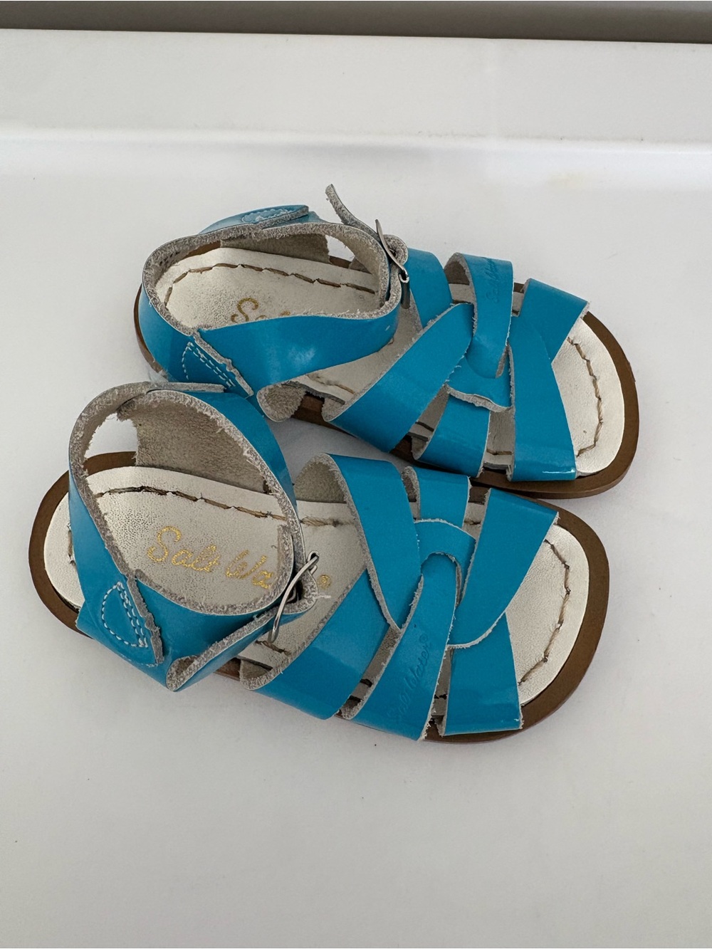 Salt Water sandals by Hoy shiny turquoise original sandals little kids size 6